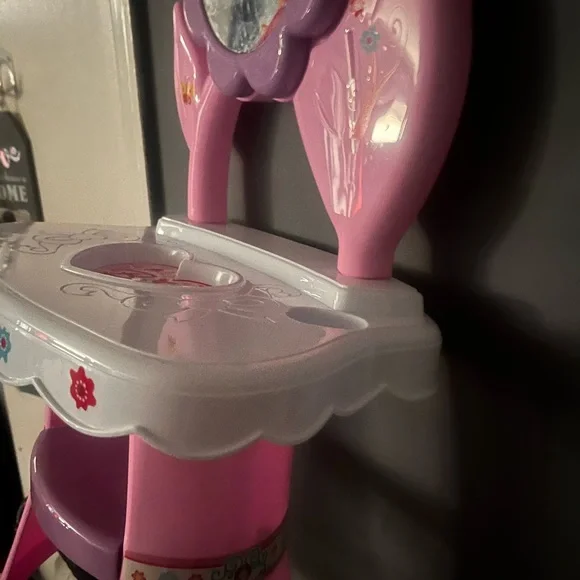 Vanity - Picture 3 of 3